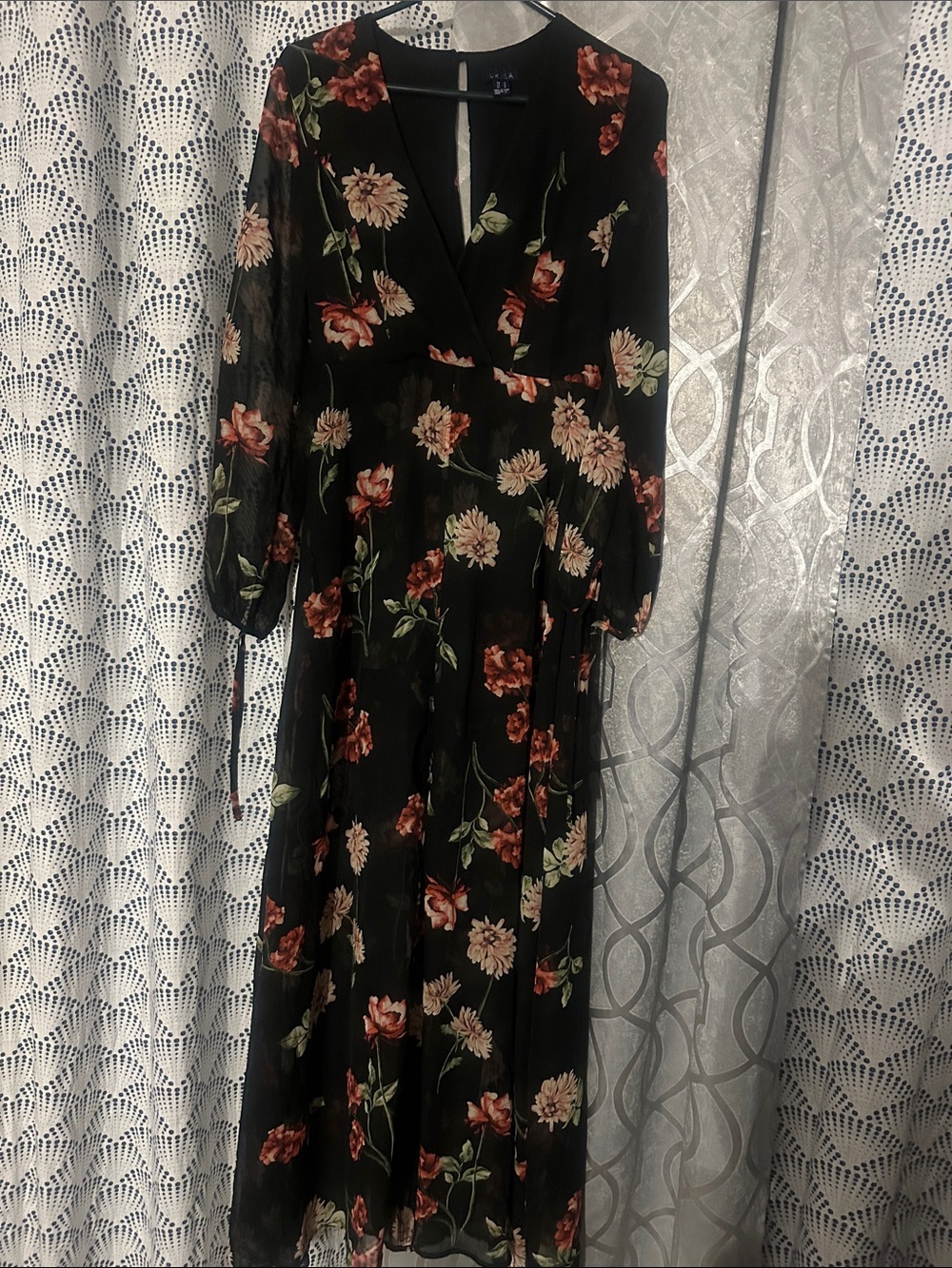 UK2LA Floral V-Neck Black Maxi Dress Sz M